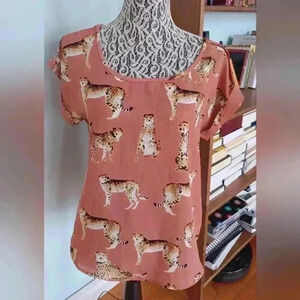 Mine Ladies short sleeve top with allover  cheetah print